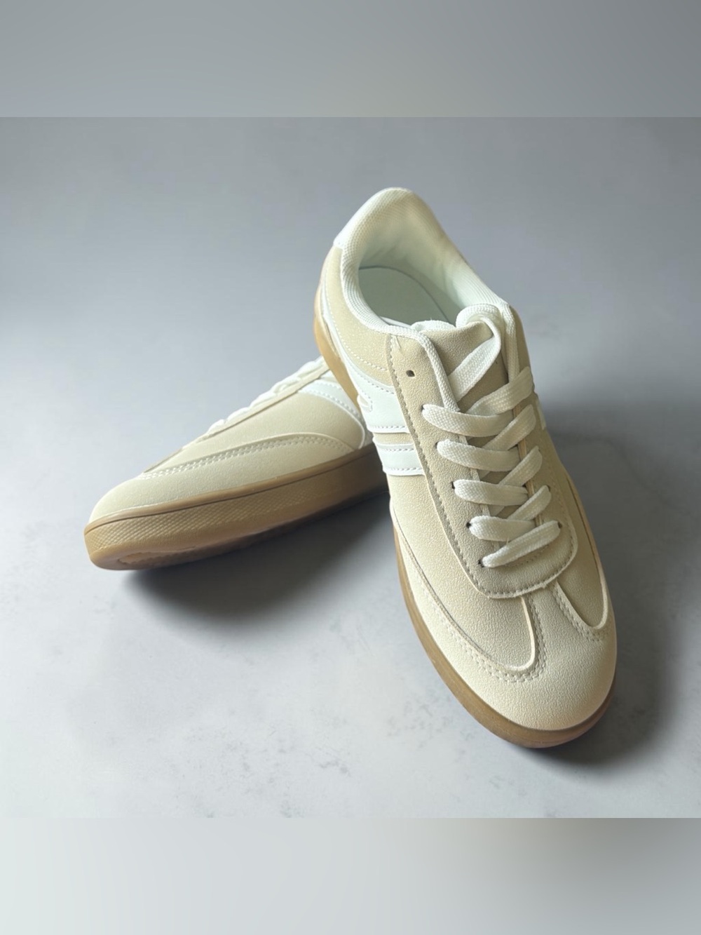 Women’s Cream Low-Top Sneakers with Gum Sole